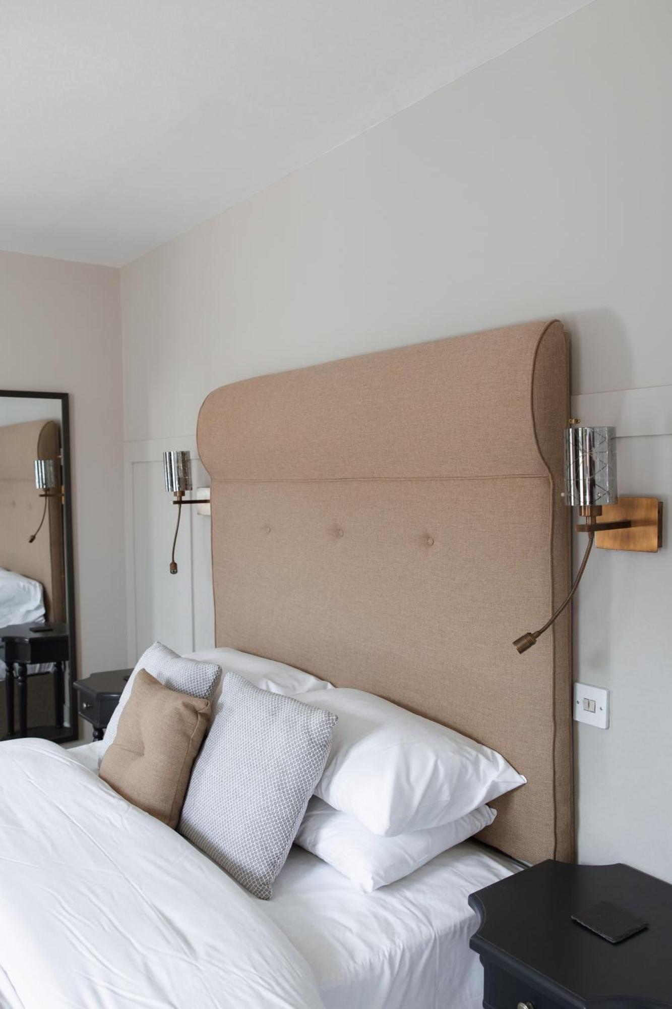 The Raven Hotel At Much Wenlock By Purestay Extérieur photo